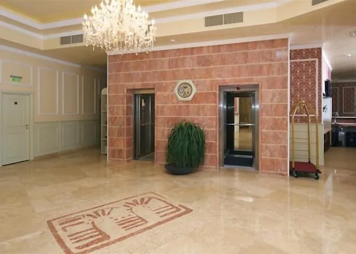 Отель Mena Palace -